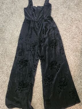 Anthropologie - Black Floral Velvet Wide-Leg JumpsuitAnthropologie